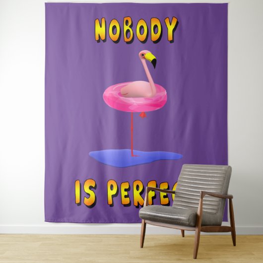 Niemand is perfect - flamingo met zwemring wandkleed (In situ)