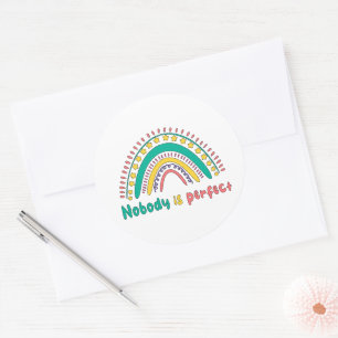 Niemand is perfect inspirerend boho regenboog ronde sticker