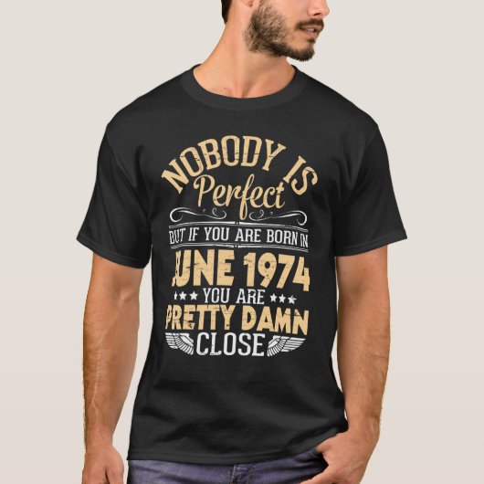 Niemand is perfect, maar als je in juni 1974 gebor t-shirt (Voorkant)