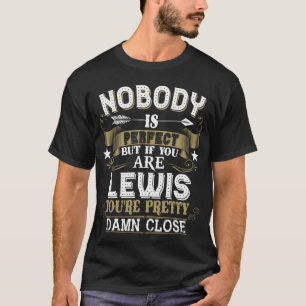Niemand is perfect, maar je bent de leeuwenfamilie t-shirt