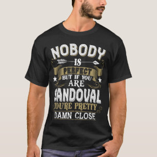 Niemand is perfect, maar je bent SANDOVAL familien T-shirt