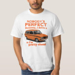 Niemand is perfect met de 66-marathon Combi van DA T-shirt<br><div class="desc">De klassieke Nederlandse auto, de DAF 66 Marathon en "Niemand is perfect. Ik rijd echter met een DAF 66, dus ik ben dicht op een T-shirt. Pas het shirt aan door te klikken geef knoop uit en u zult overvloed van verschillende autokleuren in verschillende lagen en 8 verschillende tekstkleuren vinden....</div>