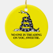 Niemand komt op je af, lieverd keramisch ornament (Achterkant)