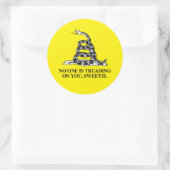 Niemand komt op je af, lieverd ronde sticker (Tas)