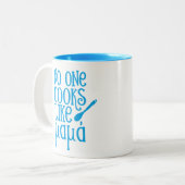 Niemand kookt als moeder Griekse moeder Tweekleurige Koffiemok (Voorkant links)