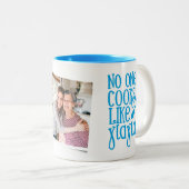 Niemand kookt zoals Yiayia Griekse grootmoeder fot Tweekleurige Koffiemok (Voorkant rechts)