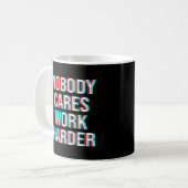 Niemand maakt werk harder koffiemok (Voorkant links)