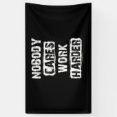 Niemand maakt werk harder spandoek (Verticaal)
