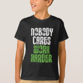 Niemand maakt werk harder t-shirt (Voorkant)