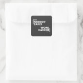 Niemand maakt werk harder vierkante sticker (Tas)