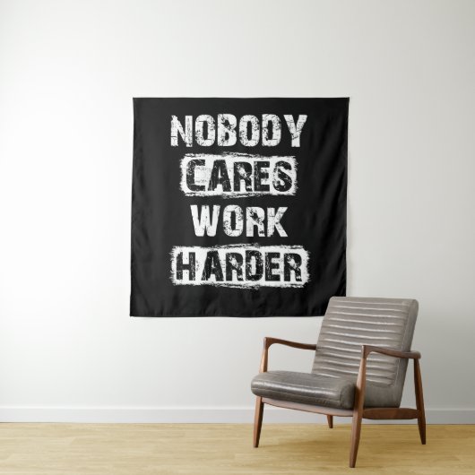 Niemand maakt werk harder wandkleed (In situ)