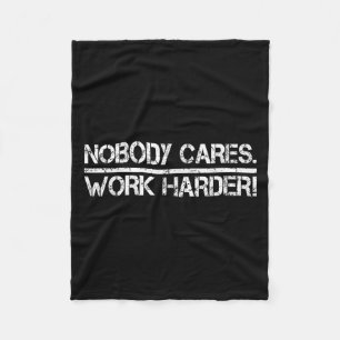Niemand Maakt Zich Zorgen Harder Werken Retro T-sh Fleece Deken
