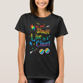 Niemand mag in een kast leven LGBTQ Trotse Bondgen T-shirt