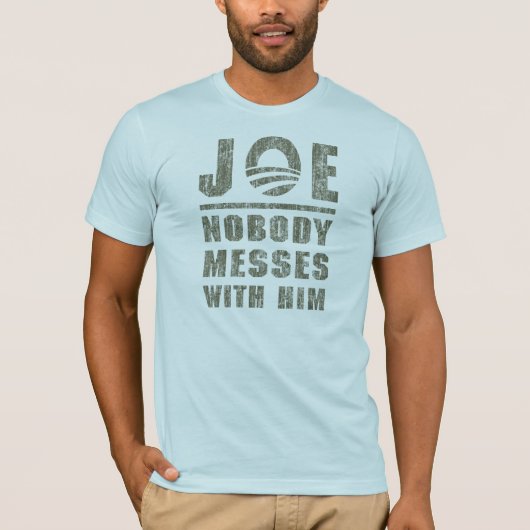 Niemand slaat met JOE BIDEN om T-shirt (Voorkant)