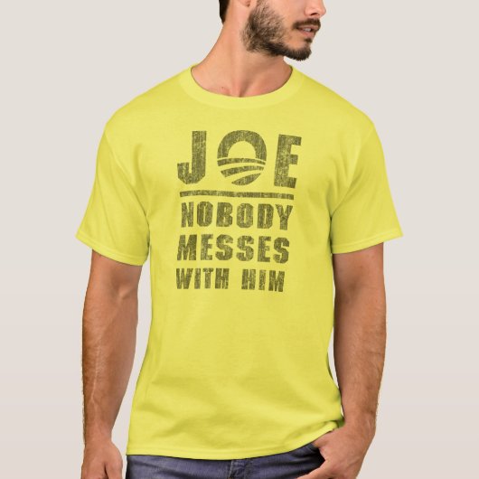 Niemand slaat met JOE BIDEN om T-shirt (Voorkant)