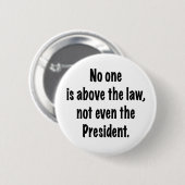 Niemand staat boven de wet ronde button 5,7 cm (Voorkant /achterkant)