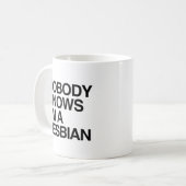 NIEMAND WEET DAT IK EEN LESBIAN BEN -.png Koffiemok (Voorkant links)
