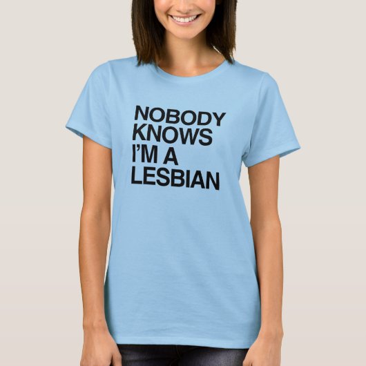 NIEMAND WEET DAT IK EEN LESBIAN BEN -.png T-shirt (Voorkant)