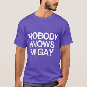 NIEMAND WEET DAT IK GAY - WHITE -.png T-shirt
