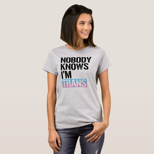 Niemand weet dat ik Trans ben -  T-shirt (Voorkant volledig)