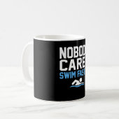 Niemand zorgt ervoor dat zwemmen sneller verloopt koffiemok (Voorkant links)