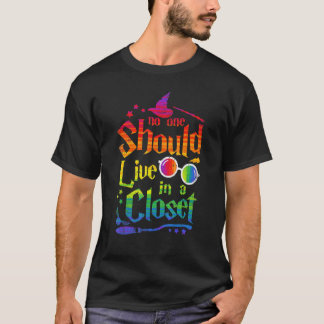 Niemand zou in een kast moeten leven Regenboog LGB T-shirt