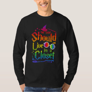 Niemand zou in een kast moeten leven Regenboog LGB T-shirt