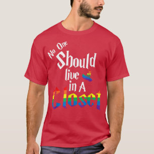 Niemand zou in een kast moeten leven... t-shirt
