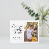 Niet 6 voet uit elkaar Wedding Update Sla de datum Briefkaart (Staand voorkant)
