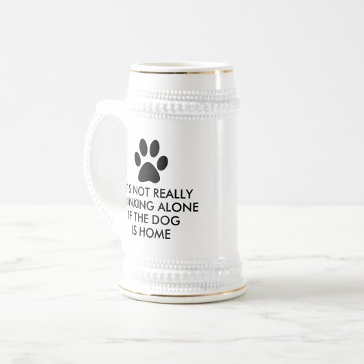 Niet alleen Drink De hond is het Gezegde thuis Bierpul (Voorkant links)