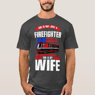 Niet alleen een brandweerman, mijn vrouw is een br t-shirt