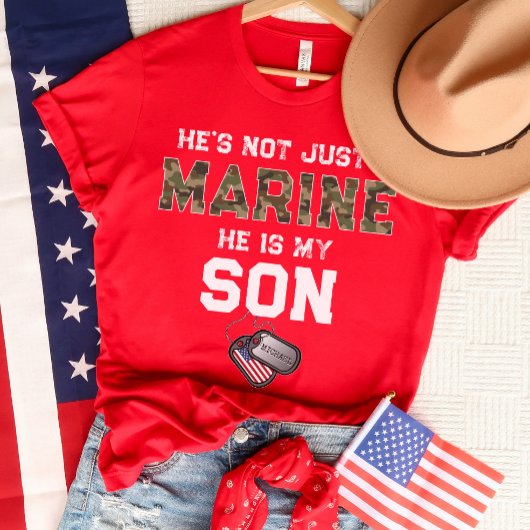 Niet alleen een marinier, hij is mijn zoon militai t-shirt