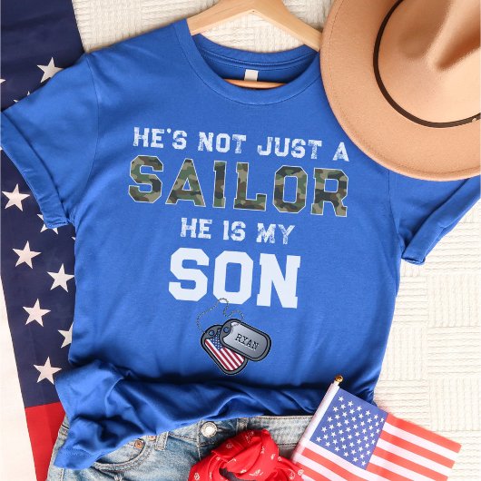 Niet alleen een matroos hoort mijn zoon Label van  T-shirt