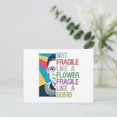 Niet breekbaar als een bloem breekbaar als een bom briefkaart (Staand voorkant)