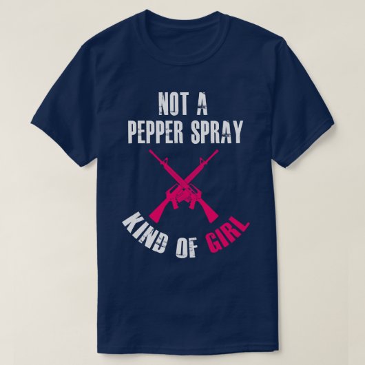 Niet een peperspray soort meisje pro Pistool T-shirt (Design voorkant)