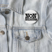 Niet-feministische logo badge ronde button 5,7 cm (In situ)