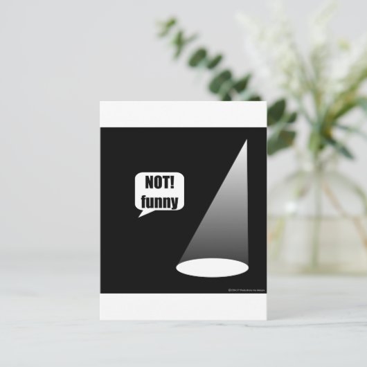 Niet Grappig Briefkaart (Staand voorkant)