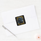 Niet hier om te praten vierkante sticker (Envelop)