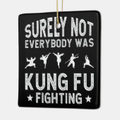 Niet iedereen was zeker Kung Fu Fighting Keramisch Ornament (Links)