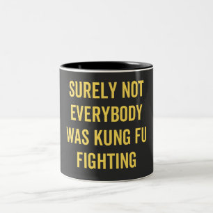 Niet iedereen was zeker Kung Fu Fighting Tweekleurige Koffiemok