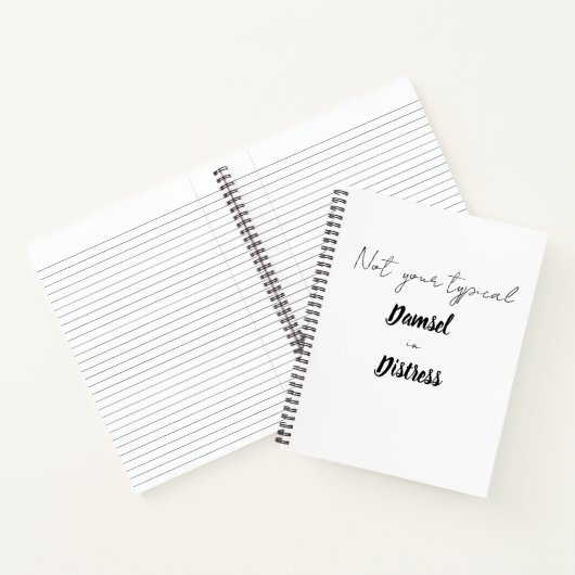 Niet je typische vrouw in nood notitieboek (Binnen)