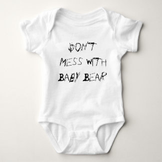 Niet knoeien met Baby-Beer! Romper