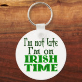 Niet laat Irish Time Grappig Gezegde Sleutelhanger (Voorkant)