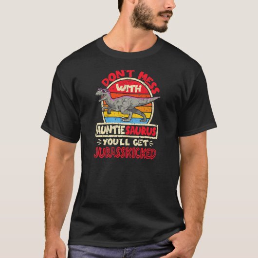 Niet met Auntie Saurus... ik heb het geschopt. T-shirt (Voorkant)