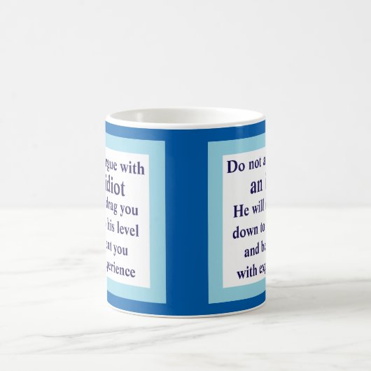 Niet met een idioot in discussie, hij zal... Witte Koffiemok (Center)