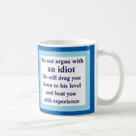 Niet met een idioot in discussie, hij zal... Witte Koffiemok