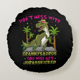 Niet met Grannysaurus Round Pillow. Rond Kussen