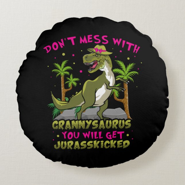 Niet met Grannysaurus Round Pillow. Rond Kussen (Voorkant)