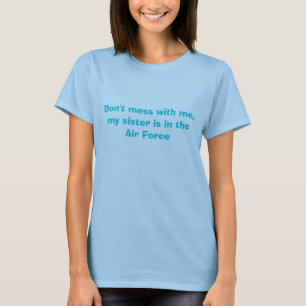 Niet met me rommelen, mijn zus zit in de luchtmach t-shirt