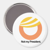 Niet mijn President - Trump Toupee Logo - Anti-Tru Magneet (Voorkant / Achterkant)